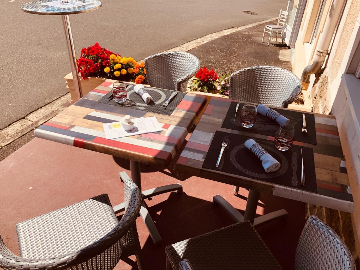 Briouze Restaurant Hotel Logis Chez Sophie מראה חיצוני תמונה